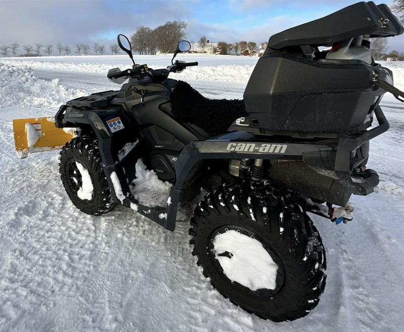 Svart fyrhjuling Can Am Outlander 1000 XTP stulen i Raskarum utanför Sankt Olof