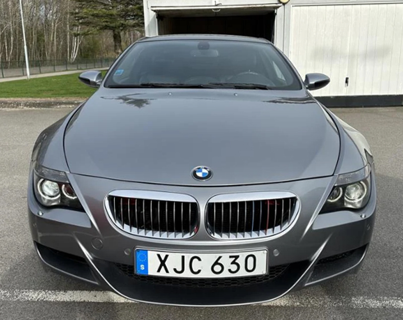 Silvermetallic BMW M6 E63 stulen i Varberg