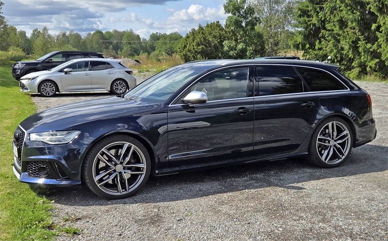 Blå metallic Audi RS6 Avant Quattro stulen på Södermalm i Stockholm