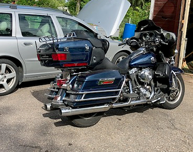 Blå Harley Davidson FLHTCUI Electra Glide Ultra Classic stulen i Borlänge