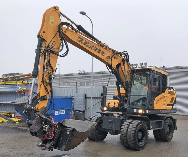 Hjulburen grävmaskin Hyundai HW 140 stulen i Stockholm