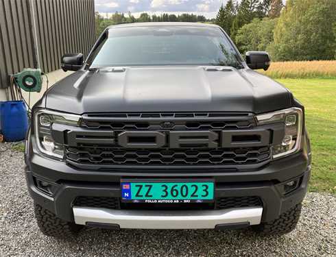 Mattsvart folierad i princip helt ny norskregistrerad Ford Ranger Raptor stulen i Askim, Norge nära svenska gränsen