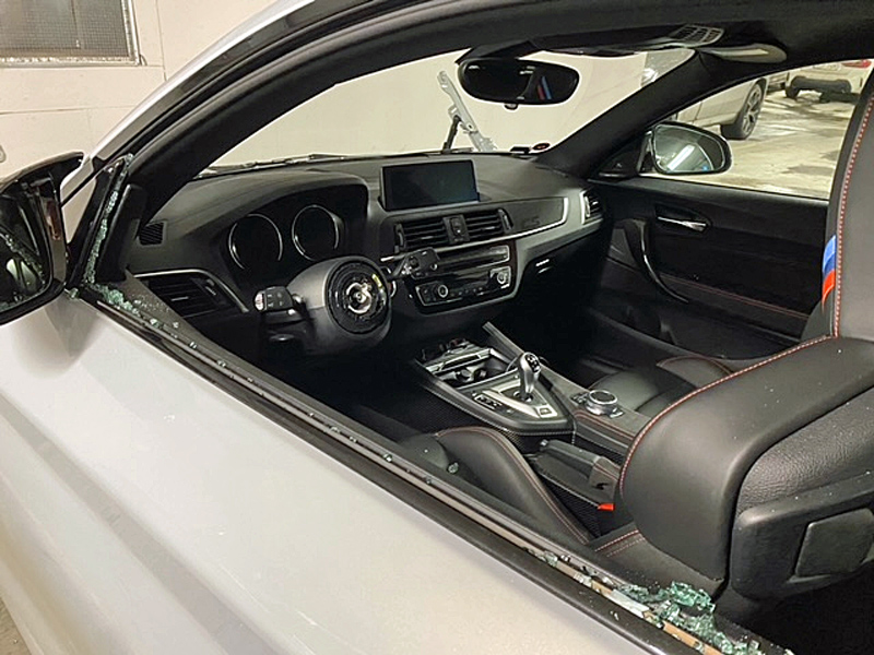 Grå BMW M2 CS F22 slaktad på delar i Saltsjö Boo utanför Stockholm