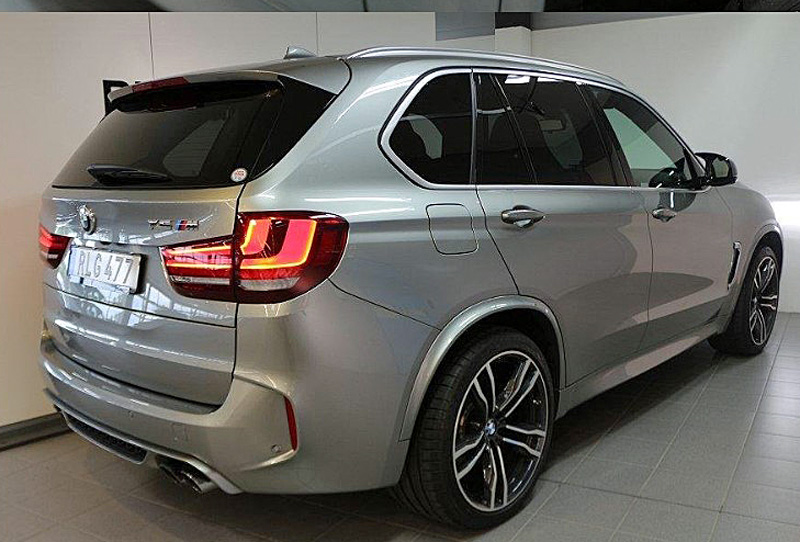 Grå metallic BMW X5 M stulen i Linköping