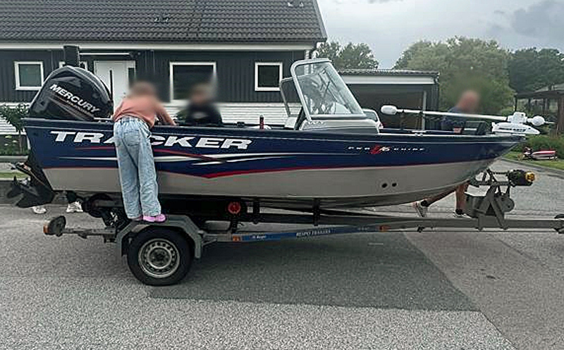 TRACKER Pro Guide V16 WT med 100Hk Mercury stulen på trailer i Saltsjö Boo, Stockholm