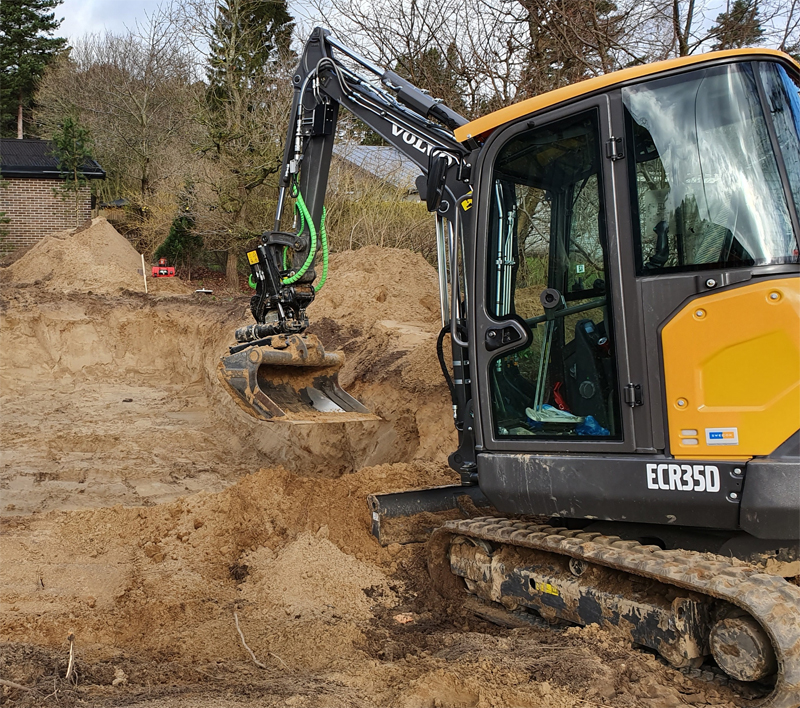 Bandburen grävmaskin Volvo ECR35D stulen i Beddingestrand