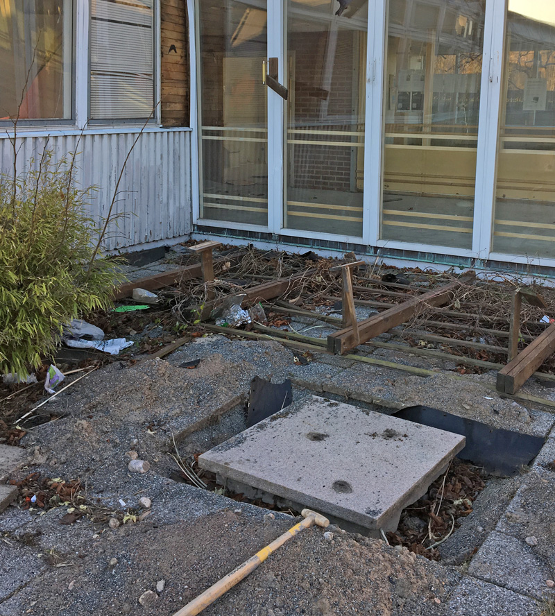 Bronsstaty "Ko som vrider sig runt" av Asmund Arle stulen på Glöstorpsskolan i Göteborg
