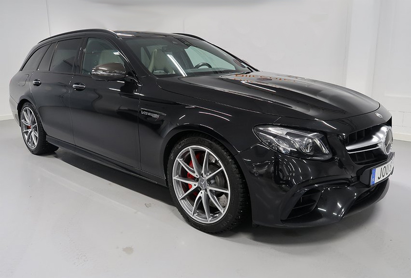 Svart Mercedes Benz AMG E63 S kombi stulen efter inbrott på bilföretag i Linköping