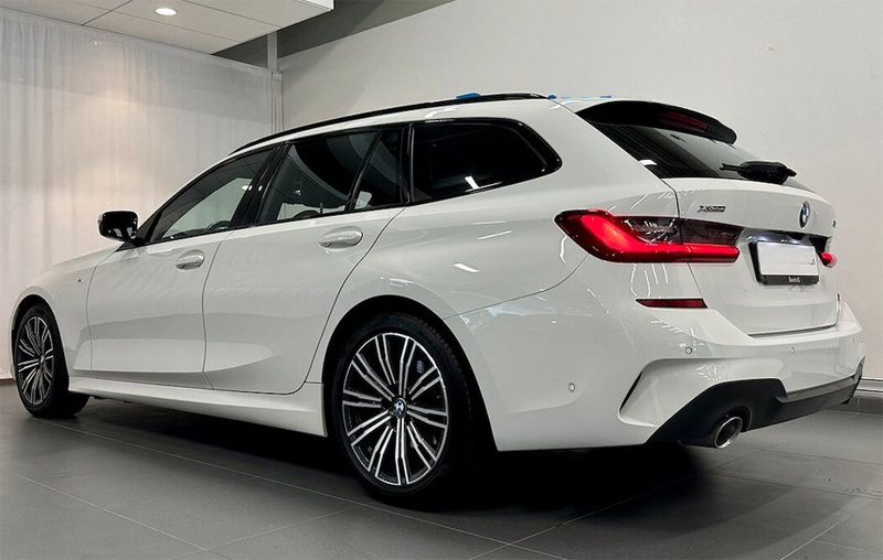 Vit BMW 320d xDrive Touring stulen i Bromsten, Spånga