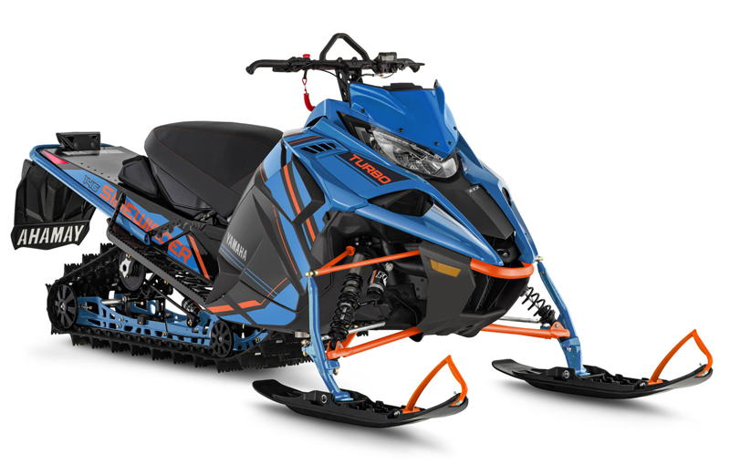 Släp lastat med blå snöskoter Yamaha Sidewinder XTX 146 LE stulet utanför Husum