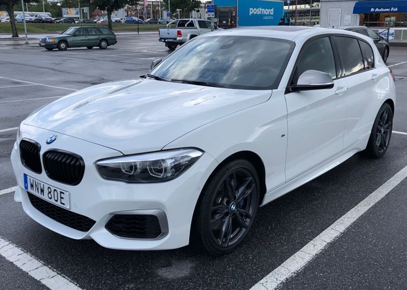 Vit BMW M140i xDrive stulen i Bromma, Stockholm