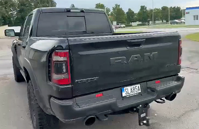 Svart RAM 1500 TRX Crew Cab stulen i Hällekis sydväst om Mariestad