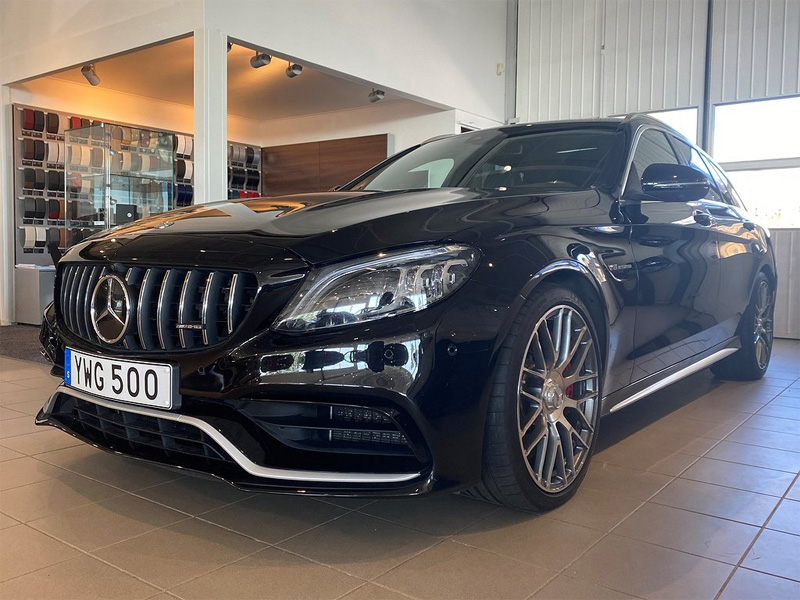 Svart Mercedes Benz C63 AMG S Touring stulen efter inbrott i Norrtälje