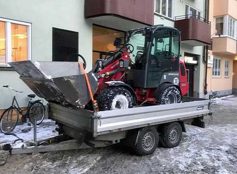 Röd kompakthjullastare Weidemann 1280 stulen i Nacka