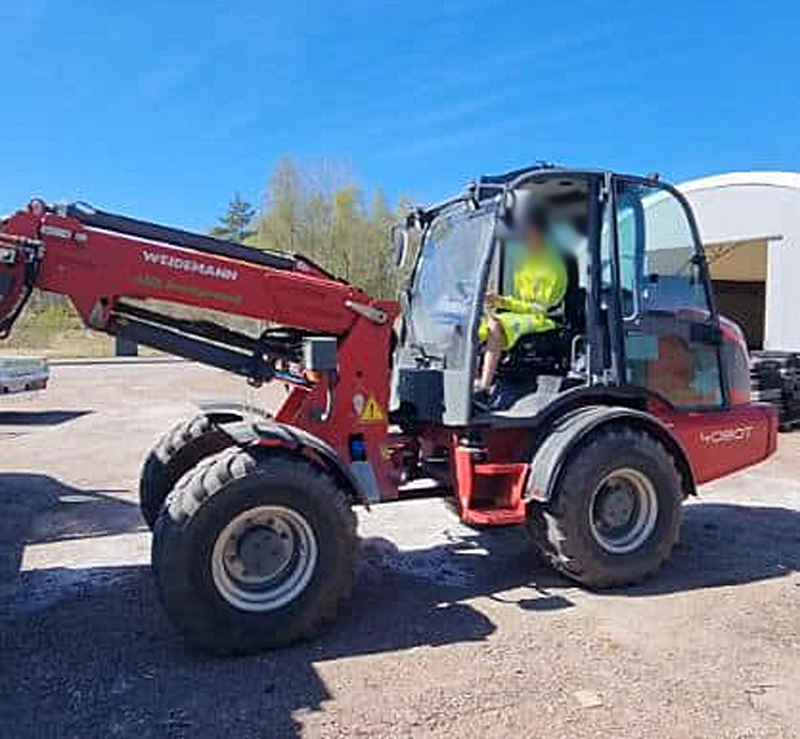 Röd teleskoplastare Weidemann 4080T stulen i Hisings Backa, Göteborg