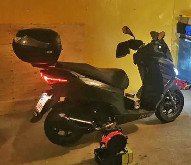 EU moped svart Aprilia SX50 stulen i Helsingborg