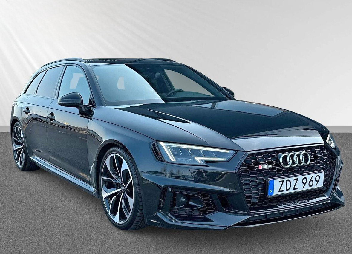 Svart Audi RS4 Avant Quattro stulen utanför Ängelholm