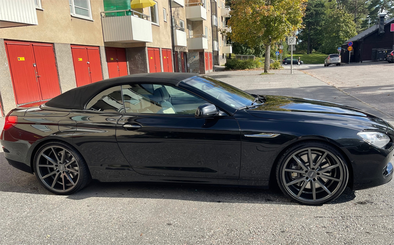 Svart BMW 650I Cabriolet stulen i Älvsjö Stockholm