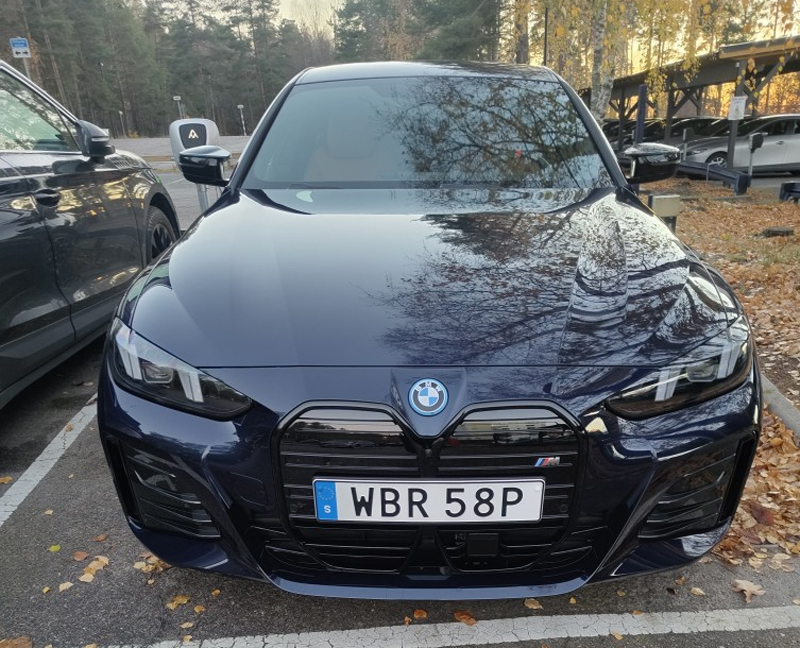 Blå BMW I4 M50 Xdrive stulen i Enskede, Stockholm