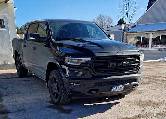 Svart RAM 1500 Crew Cab Limited Night Edition stulen i Alunda nordost om Uppsala