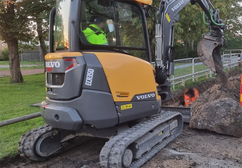 Bandburen grävmaskin Volvo ECR35D stulen i Beddingestrand