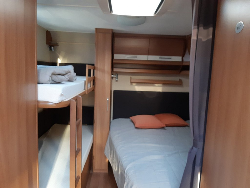 Husvagn Kabe Classic 560 GLE KS barnkammarvagn stulen i Landvetter öster om Göteborg