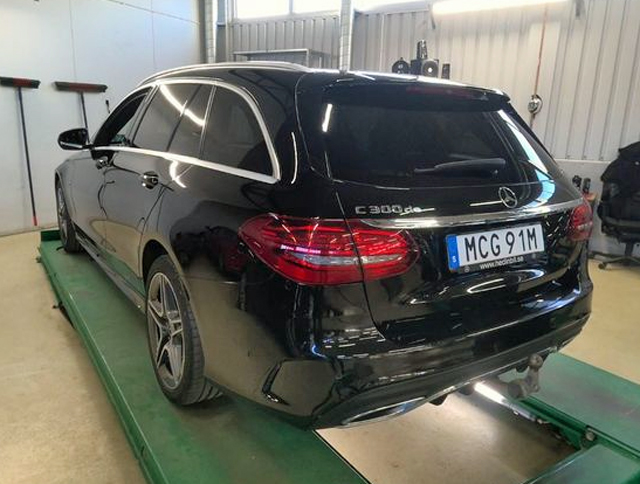 Svart Mercedes Benz C 300 T DE stulen i Sundbyberg