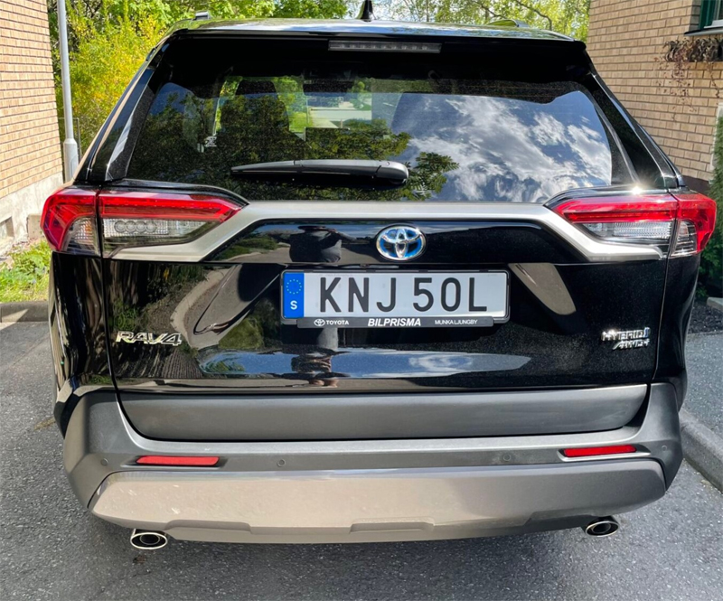 Svart Toyota RAV4 Hybrid AWD stulen i Kälvesta, Vällingby Stockholm
