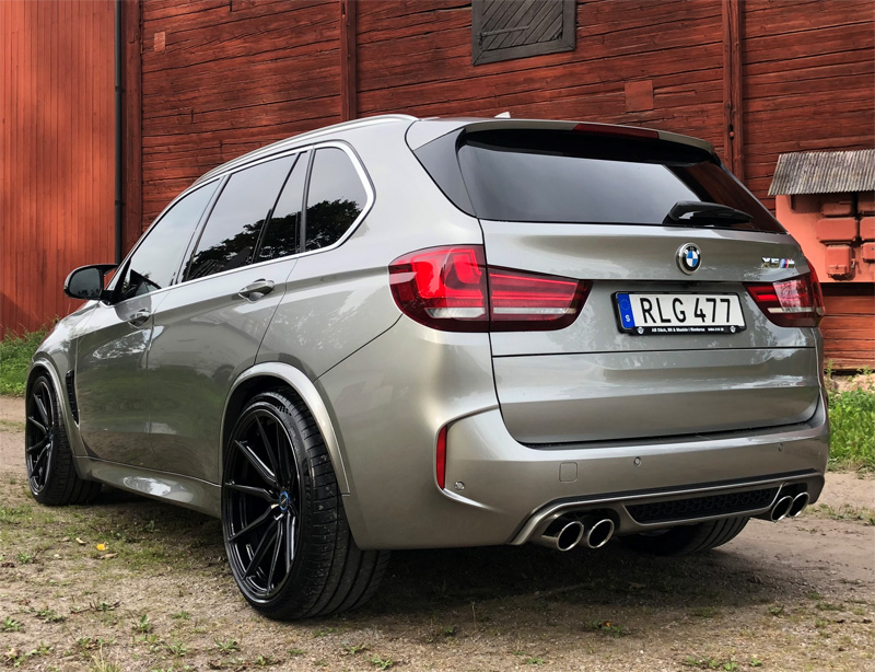 Grå metallic BMW X5 M stulen i Linköping