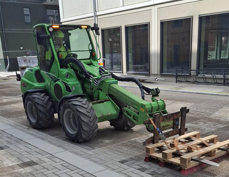 Grön kompaktlastare Avant 860i stulen i Linköping