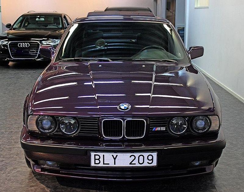 Daytonaviolett BMW M5 3,8 E34 stulen i Bro mellan Stockholm och Enköping