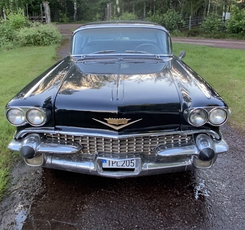 Svart Cadillac Sixty-Two Coupé De Ville årsmodell 1958 stulen strax utanför Lönsboda, öster om Osby
