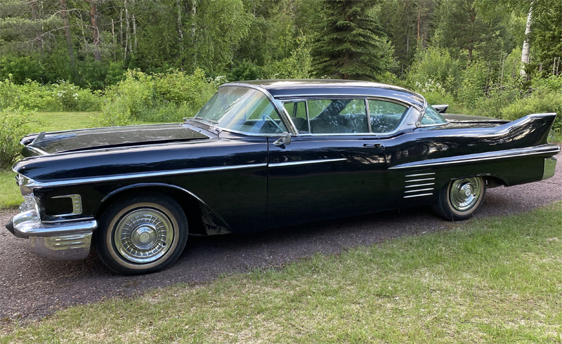 Svart Cadillac Sixty-Two Coupé De Ville årsmodell 1958 stulen strax utanför Lönsboda, öster om Osby