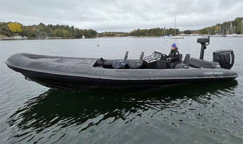 Tornado 8.5 med 225 HK Evinrude stulen på trailer i Saltsjöbaden, Stockholm