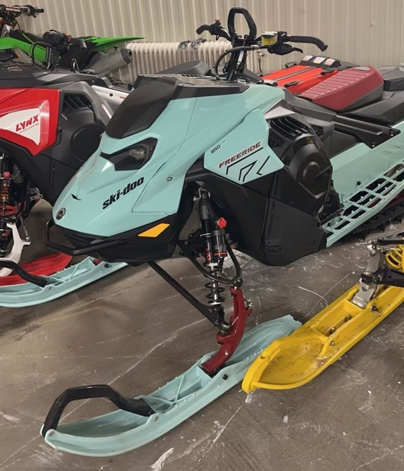 Snöskoter Ski Doo Freeride STD 850 E-TEC stulen i Roknäs väster om Piteå