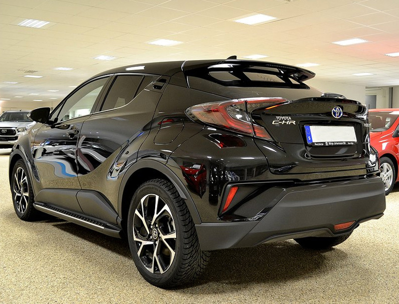 Svart Toyota CH-R stulen i Bergshamra, Solna