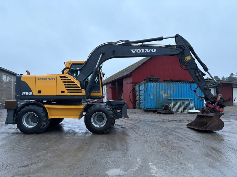 Gul hjulburen grävmaskin Volvo EW160B stulen i Fleninge norr om Helsingborg