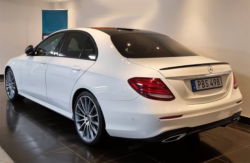 Vit Mercedes Benz E 220D 4-Matic stulen/rån i Västerås