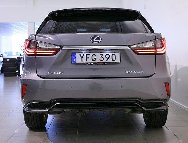 Grå metallic Lexus RX 450H AWD stulen i Enskede södra Stockholm