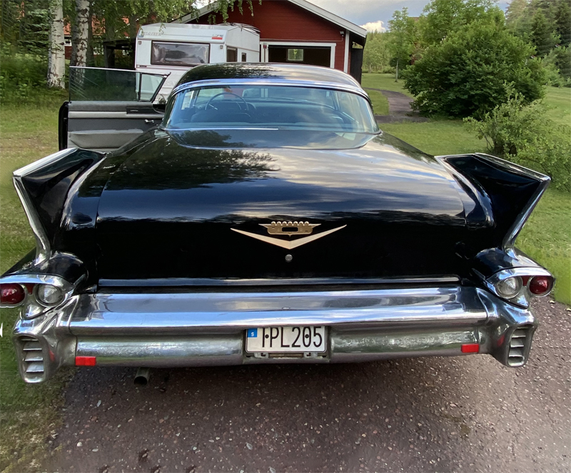 Svart Cadillac Sixty-Two Coupé De Ville årsmodell 1958 stulen strax utanför Lönsboda, öster om Osby