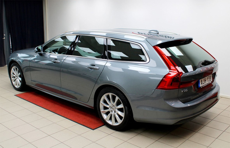 Grå metallic Volvo V90 D3 stulen i Sjöbo