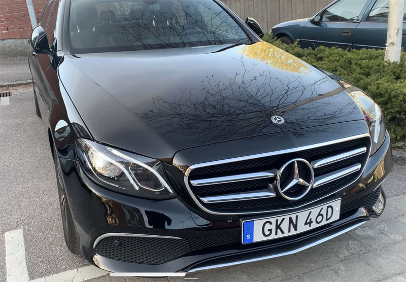 Svart Mercedes Benz E 200 D sedan stulen i Kållered söder om Göteborg
