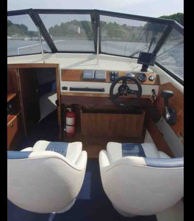 Uttern 6200 DC med 115 Hk Mercury Optimax stulen i Bergshamra, Stockholm