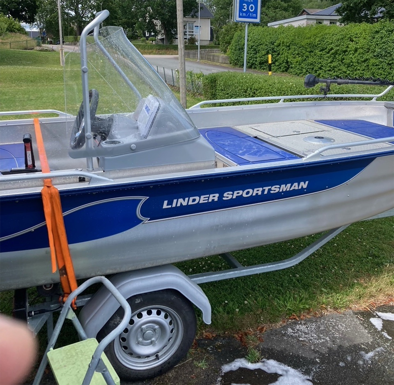 Linder 445 Sportsman med 30Hk Mercury stulen på trailer i Tranemo, strax söder om Ulricehamn 
