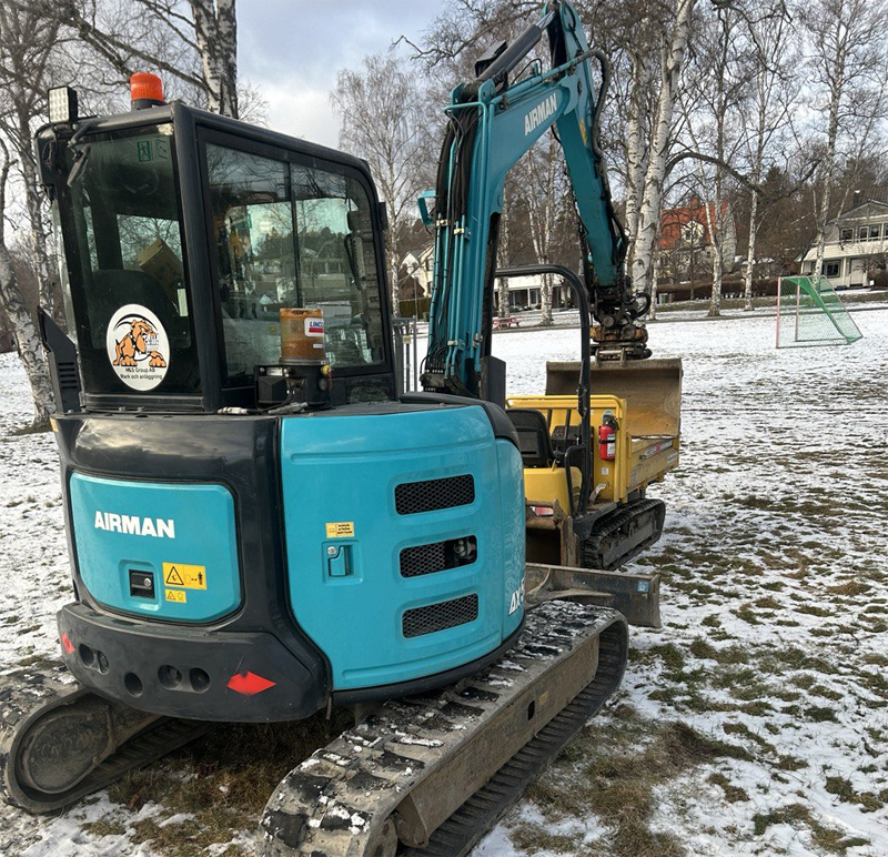 Bandburen grävmaskin Airman AX55U-6A stulen i Stuvsta, Huddinge
