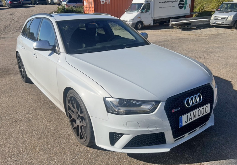 Vit Audi RS4 Avant Quattro stulen i Uddevalla