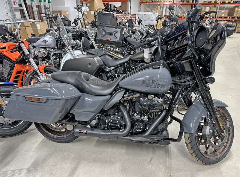 Grå Harley Davidson Street Glide ST stulen i Sollentuna
