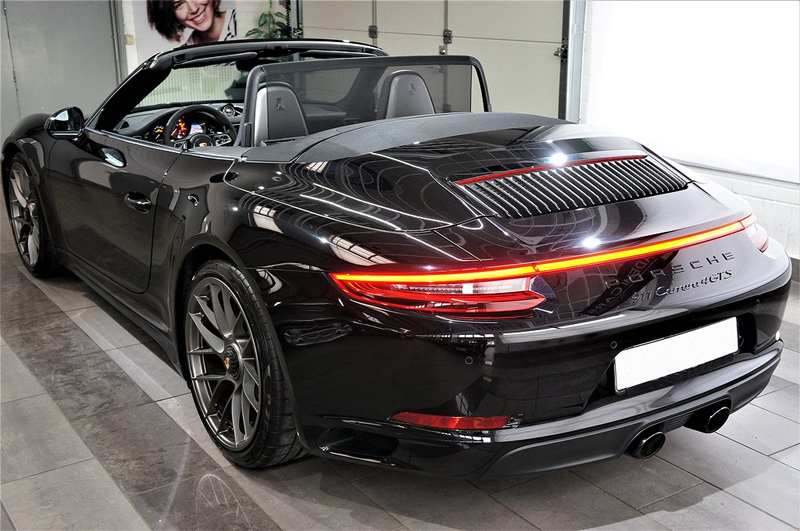 Svart Porsche 911/991 Carrera 4 GTS Cabriolet stulen i Halmstad