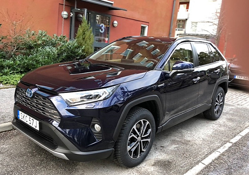 Mörkblå metallic Toyota RAV4 Hybrid AWD Executive stulen i Blackeberg, Bromma, Stockholm