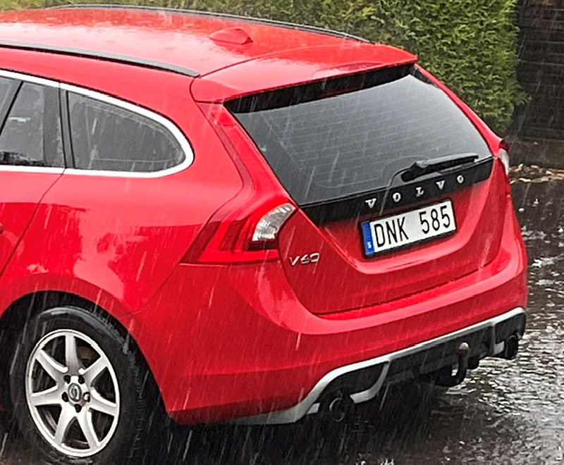 Röd Volvo V60 D2 stulen i Helsingborg